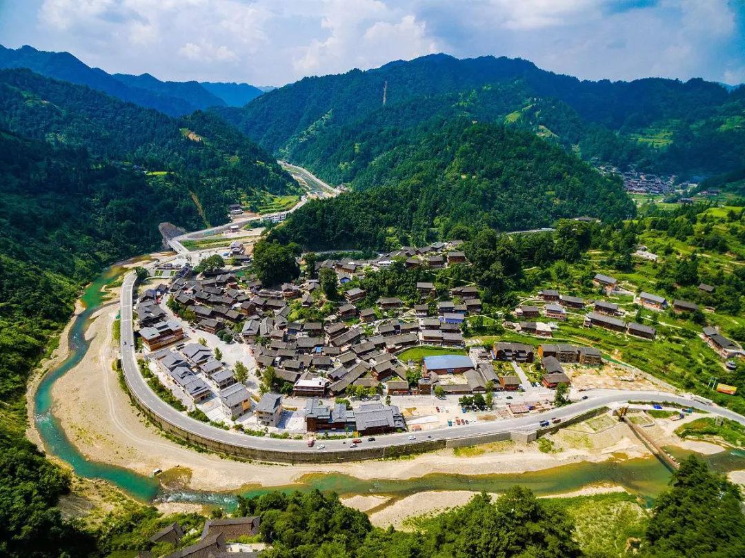 贵州，多彩画卷中的山水秘境